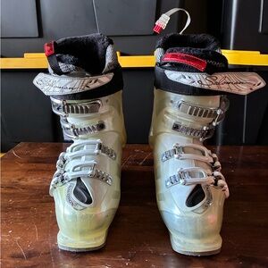 🎿 Salomon Women’s Ski Boots – Custom Fit – Size 23.5